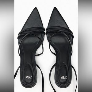 Black pointed toe kitten heel (NWT)